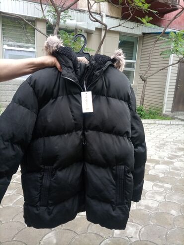 продам мужскую зимнюю куртку: Куртка 4XL (EU 48), цвет - Черный