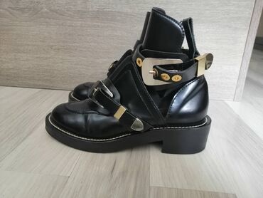 Women's Footwear: Μποτάκια Balenciaga. Αυθεντικός. Δερμάτινο σε μαύρο χρώμα. Πολύ καλή