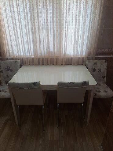 Masa və oturacaq dəstləri: Mətbəx üçün, İşlənmiş, Açılmayan, Kvadrat masa, 4 stul