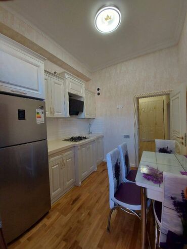 Uzunmüddətli kirayə mənzillər: Sumqayıt şəhərindəBulvarda Kristal 2də 10mərtəbəli binanın 6cı — 11