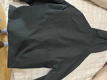 Женская одежда: Лёгкая ветровка Arc’teryx, черного цвета. Основные особенности: - — 3