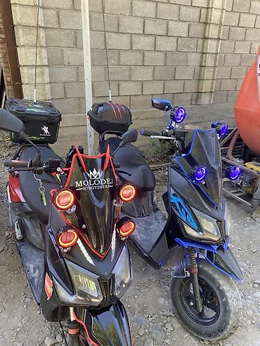 линза фары: Скутер/мопед 50–150 cc (визуально серия спорт) в черно‑красной — 3