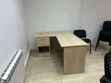 рабочий стол для телефона флай: Ofisdə işdənilənkompyuter stolu satılır, əla vəziyyətdə, yalnız real