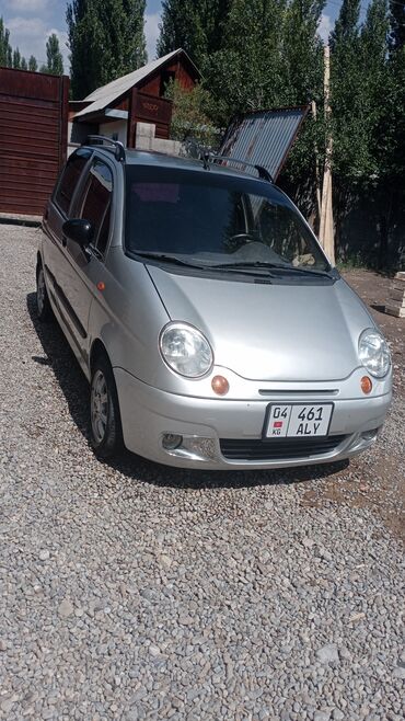 машына матиз: Автомобиль Daewoo Matiz в серебристом цвете, представленный в кузове