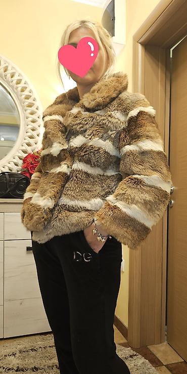 Krzneni kaputi: Ženska bunda/kaput od pravog krzna, kratkog kroja (dužina do kukova) — 2