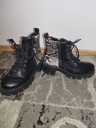ugg velicina: Ženske gležnjače sa debelim đonom i vezivanjem napred. Kombinacija — 1