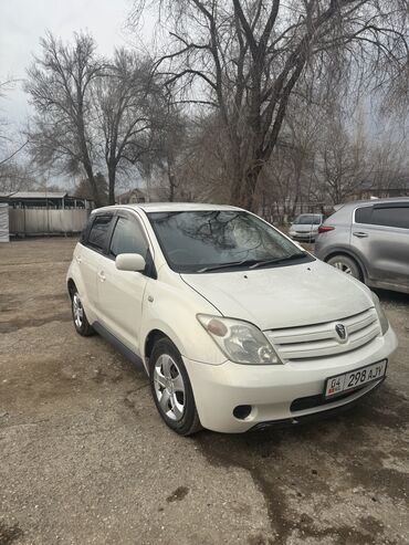 Toyota: Toyota ist: 2002 г., 1.3 л, Автомат, Бензин, Хэтчбэк