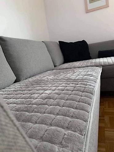 Prekrivači za nameštaj: Set od tri plisana flekera za ugaone garniture i sofe. Dimenzij: * — 12