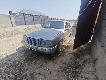 продаю авто мерс: Mercedes-Benz E-Class W124, седан, серебристый. Ключевые особенности