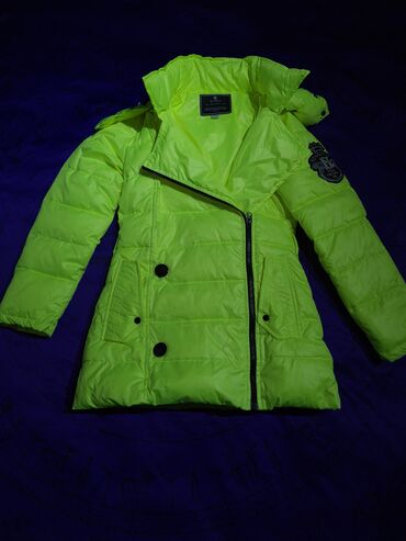 зеленый пиджак: Продается классная, качественная, яркая куртка для девочек! Фирма