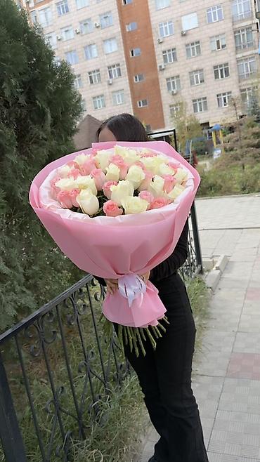 Дом и сад: Пышные композиции и букеты из роз в нежно‑розовой и кремовой гамме. - — 4
