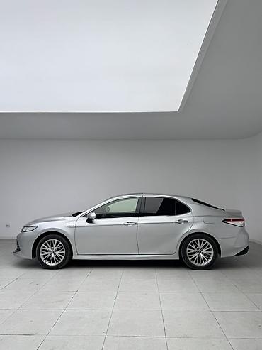 byd e2 2025: Toyota Camry: 2017 г., Гибрид, Седан — 5