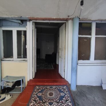 Uzunmüddətli kirayə evlər: 2 otaqlı həyət evi - Girişdə geniş, işıqlı eyvan/hol. Eyvanda məişət — 3