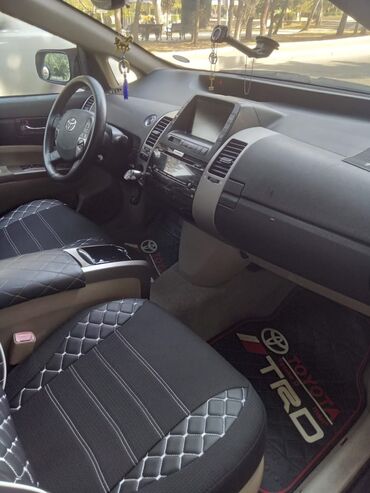 Toyota: Toyota Prius Hybrid – liftbek - Yanacaq sistemi: hibrid (benzin + — 8