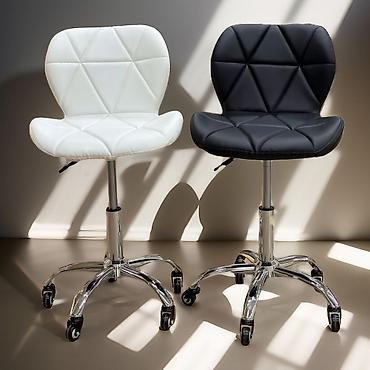 Другая мебель: Продаем удобное кресло с мягким сиденьем и спинкой белого цвета🫣 — 10