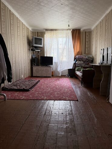 продаю квартиру по улице советская саманчина: 1 бөлмө, 18 кв. м, Жатакана жана мейманкана түрүндө, 4 кабат, Эски ремонт