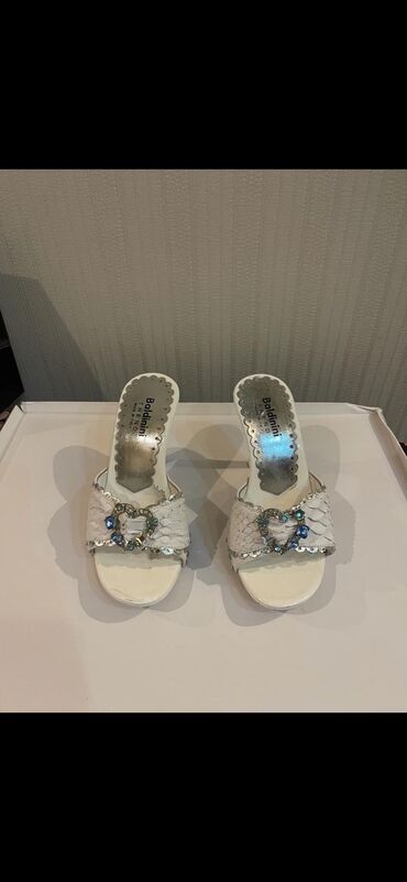 Basanoşka və səndəllər: Balenciaga, Ölçü: 35, rəng - Ağ, İşlənmiş — 8