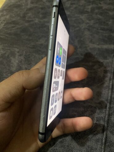 Apple iPhone: IPhone 8, 64 GB, Qara, Barmaq izi
