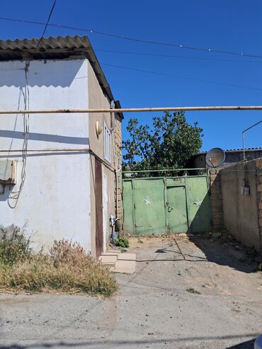 varovskide ucuz evler: Satılır həyət evi. Sakit və rahat məhəllədə yerləşir. Yaşayış üçün hər