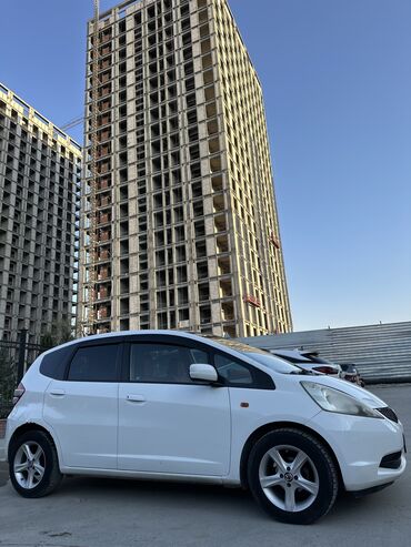 арзан машне: Honda Fit: 2008 г., 1.3 л, Вариатор, Бензин, Хэтчбэк