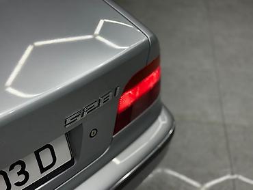 Другие детали салона: BMW — интерьер бизнес-класса с классическим оформлением и богатыми — 20