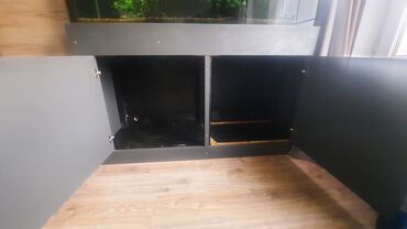 Аквариумы: Продаю запущенный аквариум на 400 л с тумбой в комплекте,из — 6