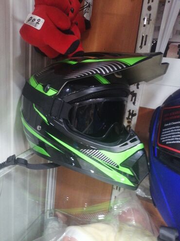 Moto dəbilqələr: 1-ci şəkildəki Baqaj 95 aznMoto Dəbilqələr Ag qarşı enli şüşəli 29azn — 24