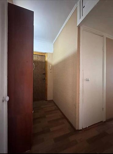 Квартиры: 3 комнаты, 58 м², 8 мкр 104 серия, 5 этаж, Старый ремонт — 5