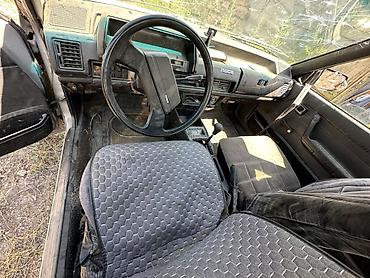 буу зеркало: Mazda 626: 1990 г., Кол менен иштөөчү, Седан — 3