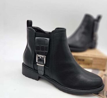 ugg lv boots: Ankle boots