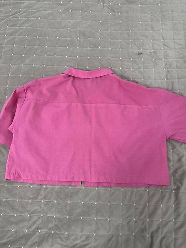 qisa qol koynek: Qısa, oversize üslubda çəhrayı köynək - Model: qısa (crop) kəsim — 2