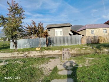 виллы на вилле: Satılır: həyətli fərdi ev və torpaq - Tikinti: daş/kərpic və