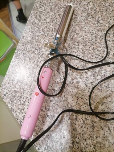 Figaro za kosu: Figaro - grejni deo je keramika. Ima oslonac, sa štipaljkom. Pogodna na lalafo.rs — 4 Figaro za kosu: Figaro - grejni deo je keramika. Ima oslonac, sa štipaljkom. Pogodna — 4