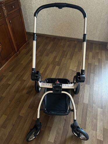 Araba-beşiklər: Yeni kimidir əla vəziyyətdədir. Transformerdir. Tutacaq ön və arxaya — 8