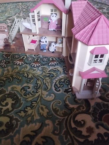 жёлтый домик: Игровой домик для фигурок (в стиле Sylvanian Families) - Двухэтажный — 1