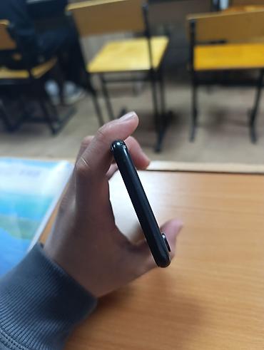 Apple iPhone: IPhone Xr, Б/у, 64 ГБ, Черный, Чехол, 75 % — 2