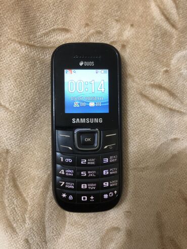 samsun a72: Samsung GT-B2100, цвет - Черный, Две SIM карты