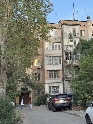 сдаю квартира аламидин базар: 3 бөлмө, 65 кв. м, 105-серия, 1 кабат, Евроремонт
