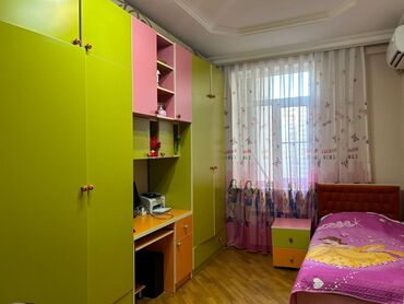 Детские двухъярусные кровати: Для девочки, Б/у, Односпальная кровать, Письменный стол, Шкаф, 2 тумбы