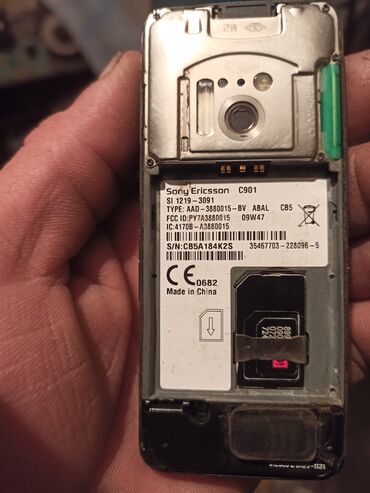 1000 сомдук телефон: Sony Ericsson C901, Жаңы, түсү - Кара, 1 SIM