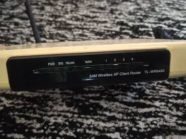Modemi, ruteri i mrežni uređaji: Various used modems and routers from brands like Sagemcom, ZTE — 11
