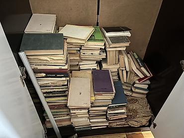 Kitablar və jurnallar: 30 qəpikdən verirəm 300+ kitab var Sovet dövrünə aid böyük kitab — 3