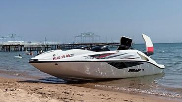 айратор для рыбы: SEA‑DOO Speedster 200 — спортивный катер-джет. Двигатель: два мотора — 3
