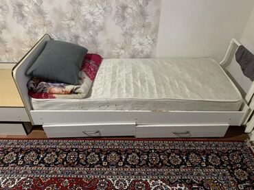 детская кровать машина с матрасом: Продается односпальная кровать вместе с матрасом в хорошем состоянии