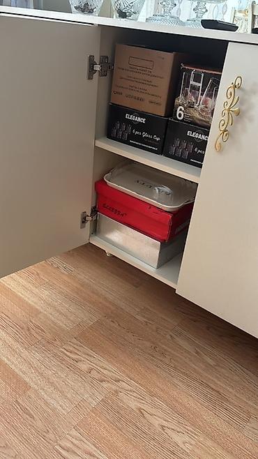 mebel shkaf: Zövqlü dizaynlı bufet-güzgü dəsti - Rəng: krem/bej tonları, qızılı — 2