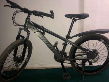 bmw велосипед: Срочно продаю велосипед YUNBA, почти новый. колеса 26 размера цена