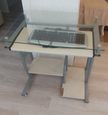Kompyuter masası işlənmiş yaxşı vəziyyətdə ölçü 70×50 sm