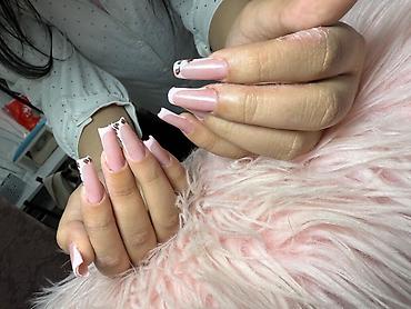 nails: Xidmət: Peşəkar manikür və dırnaq dizaynı Təsvir: - Klassik, fransız — 10