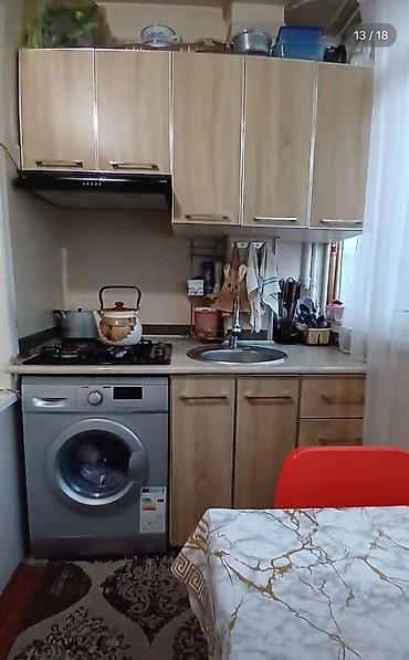 Köhnə tikili: Mingəçevir şəhəri, QRES qəsəbəsi. 1-ci mərtəbədə 2 otaqlı, 4-ə düzəlmə — 16