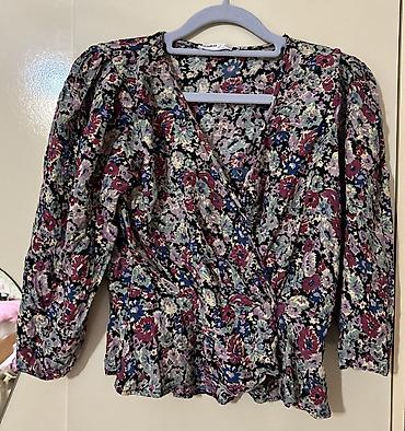 куртка pull: Bluz Firma- PULL&BEAR Ölçü-M Qiymət-8manat Cəmi bir-iki dəfə — 1